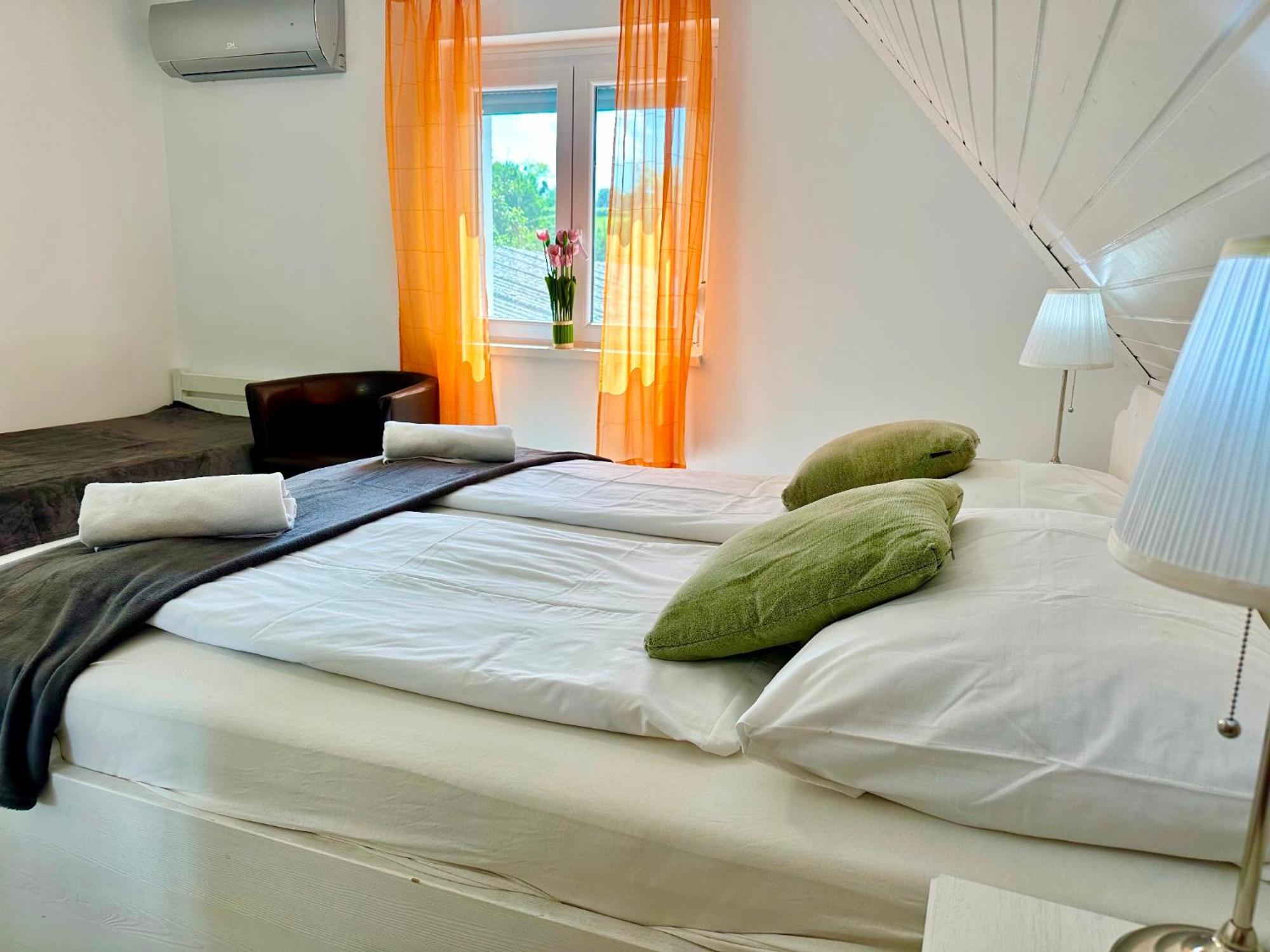 Szent Orban Panzio - Kutyabarat Apartmanok Zalakaros Zewnętrze zdjęcie